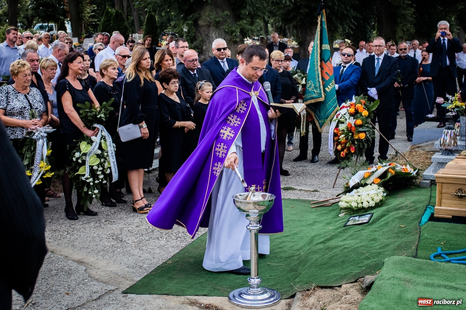 Zdjęcie w galerii na portalu naszraciborz.pl: Na cmentarzu Jeruzalem pożegnano śp. Jerzego Thamma [FOTO] wiadomości z regionu