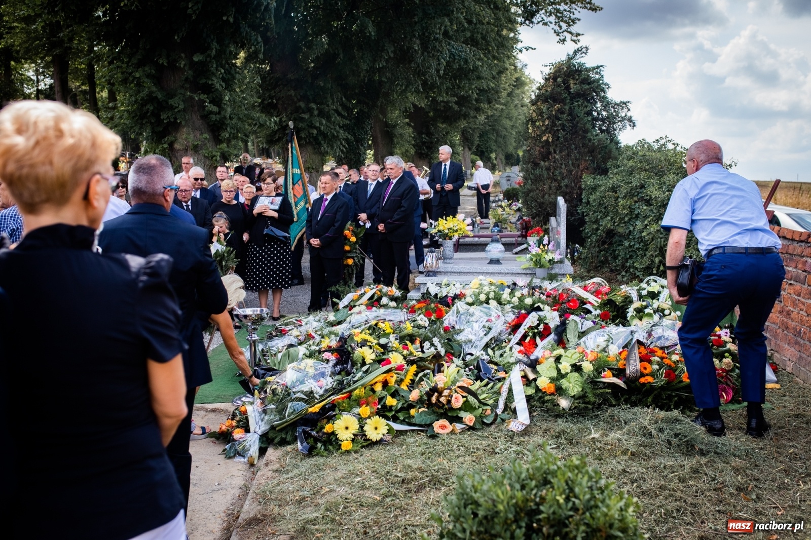 Zdjęcie w galerii na portalu naszraciborz.pl: Na cmentarzu Jeruzalem pożegnano śp. Jerzego Thamma [FOTO] wiadomości z regionu