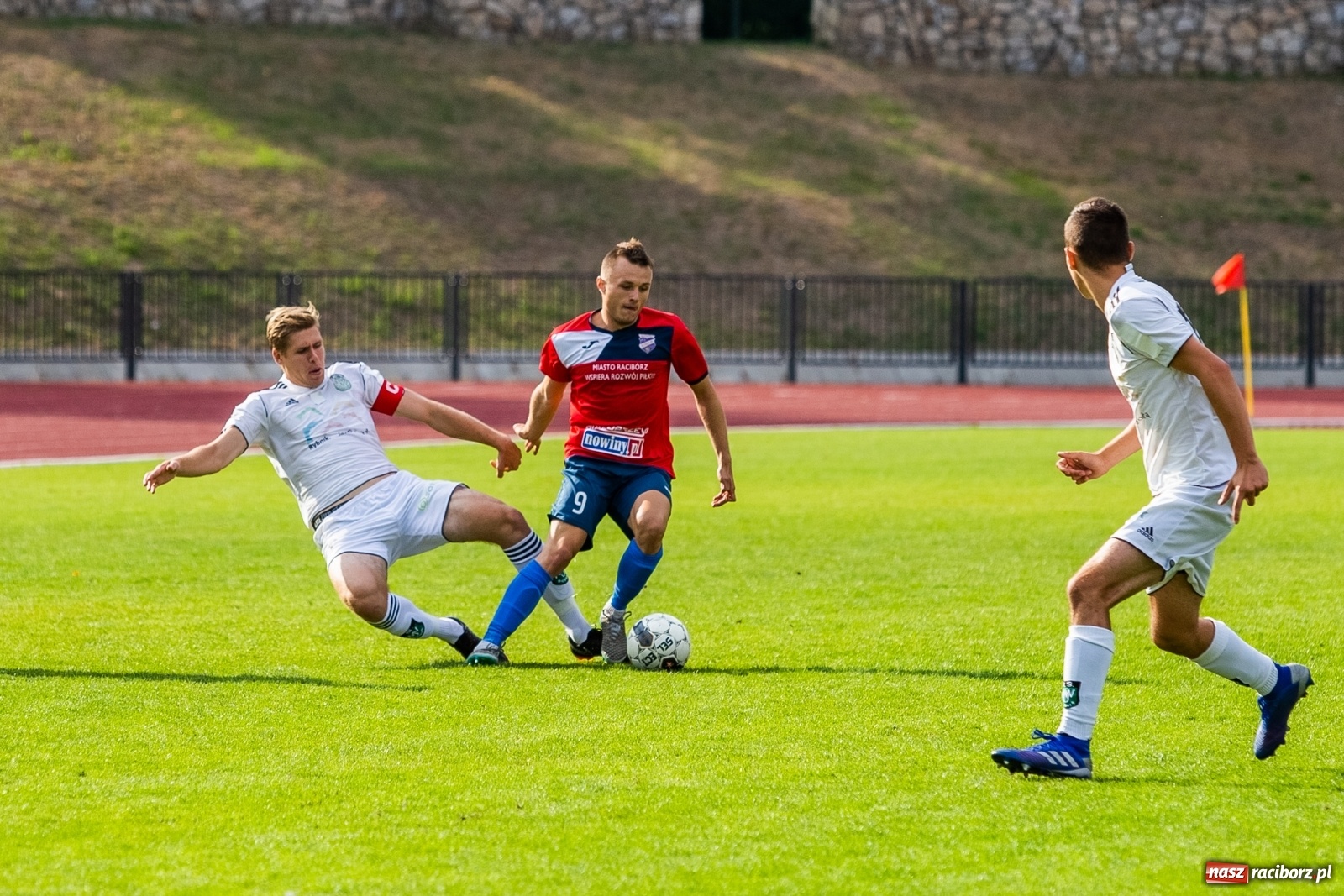 Zdjęcie w galerii na portalu naszraciborz.pl: Spryt Woniakowskiego uratował punkt dla Unii wiadomości z regionu