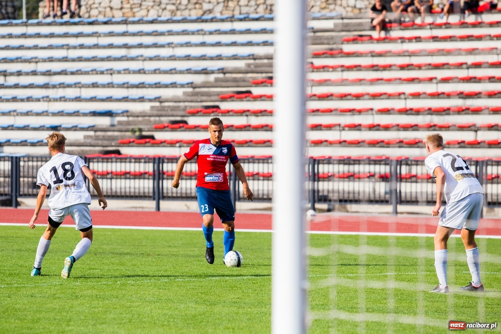 Zdjęcie w galerii na portalu naszraciborz.pl: Spryt Woniakowskiego uratował punkt dla Unii wiadomości z regionu