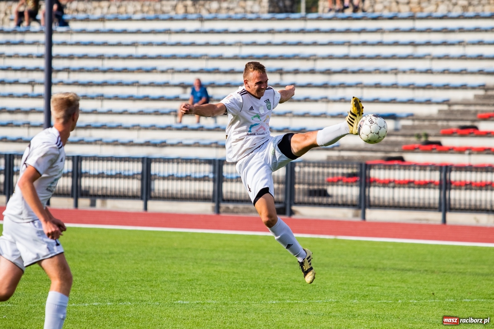 Zdjęcie w galerii na portalu naszraciborz.pl: Spryt Woniakowskiego uratował punkt dla Unii wiadomości z regionu