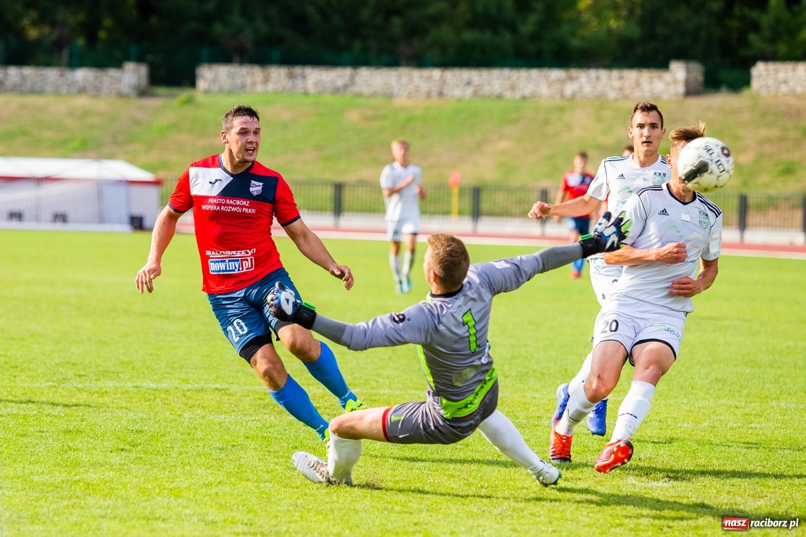 Zdjęcie w galerii na portalu naszraciborz.pl: Spryt Woniakowskiego uratował punkt dla Unii wiadomości z regionu