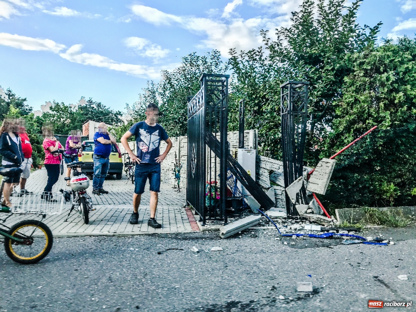 Zdjęcie w galerii na portalu naszraciborz.pl: Demolka na Fabrycznej. Zderzenie w Rudach  wiadomości z regionu