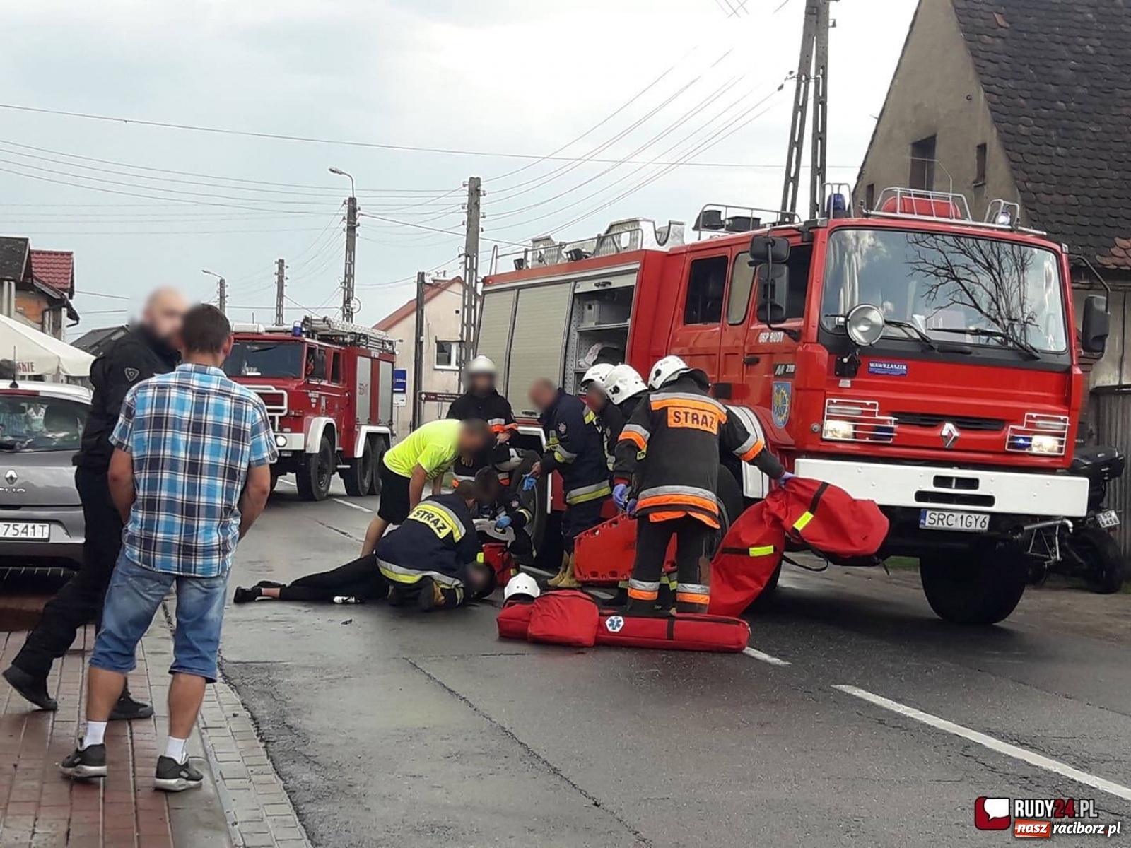 Zdjęcie w galerii na portalu naszraciborz.pl: Demolka na Fabrycznej. Zderzenie w Rudach  wiadomości z regionu
