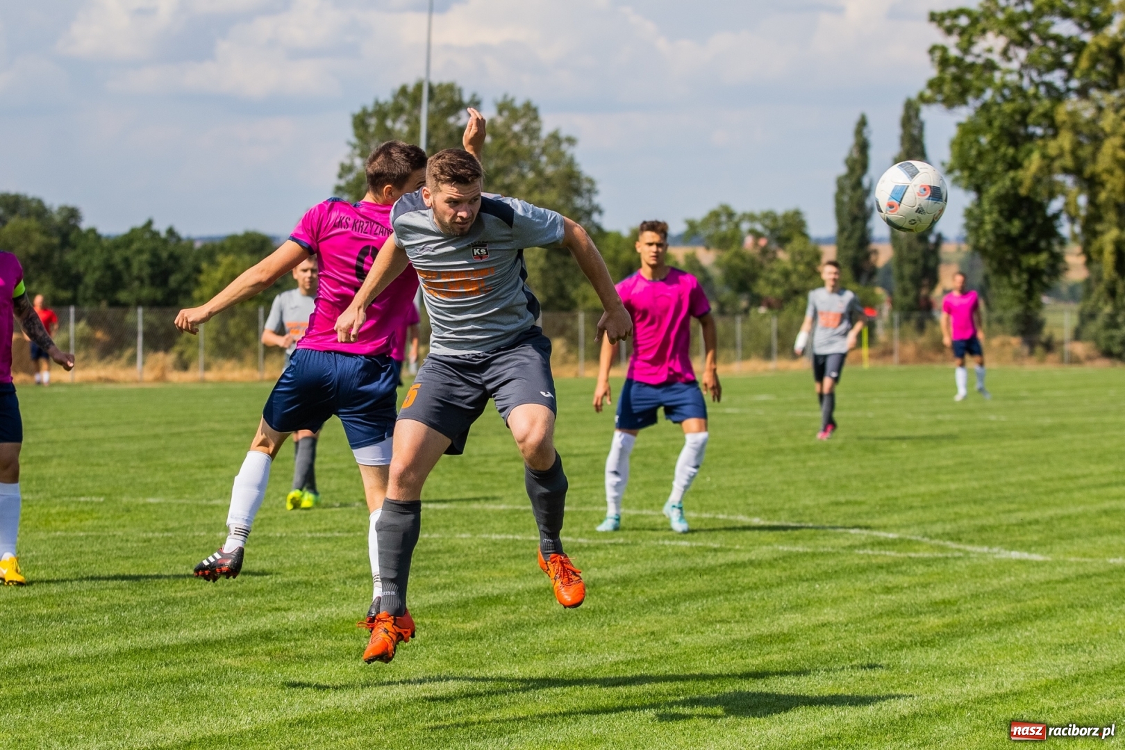 Zdjęcie w galerii na portalu naszraciborz.pl: Błędy defensywy przyczyną porażki. Krzyżanowice lepsze od Borucina wiadomości z regionu