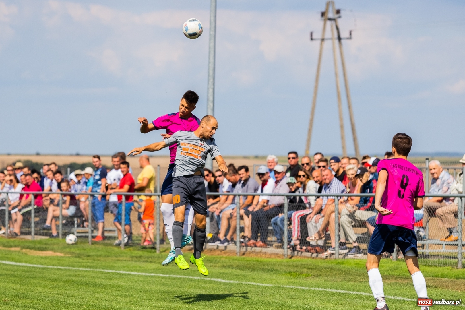 Zdjęcie w galerii na portalu naszraciborz.pl: Błędy defensywy przyczyną porażki. Krzyżanowice lepsze od Borucina wiadomości z regionu