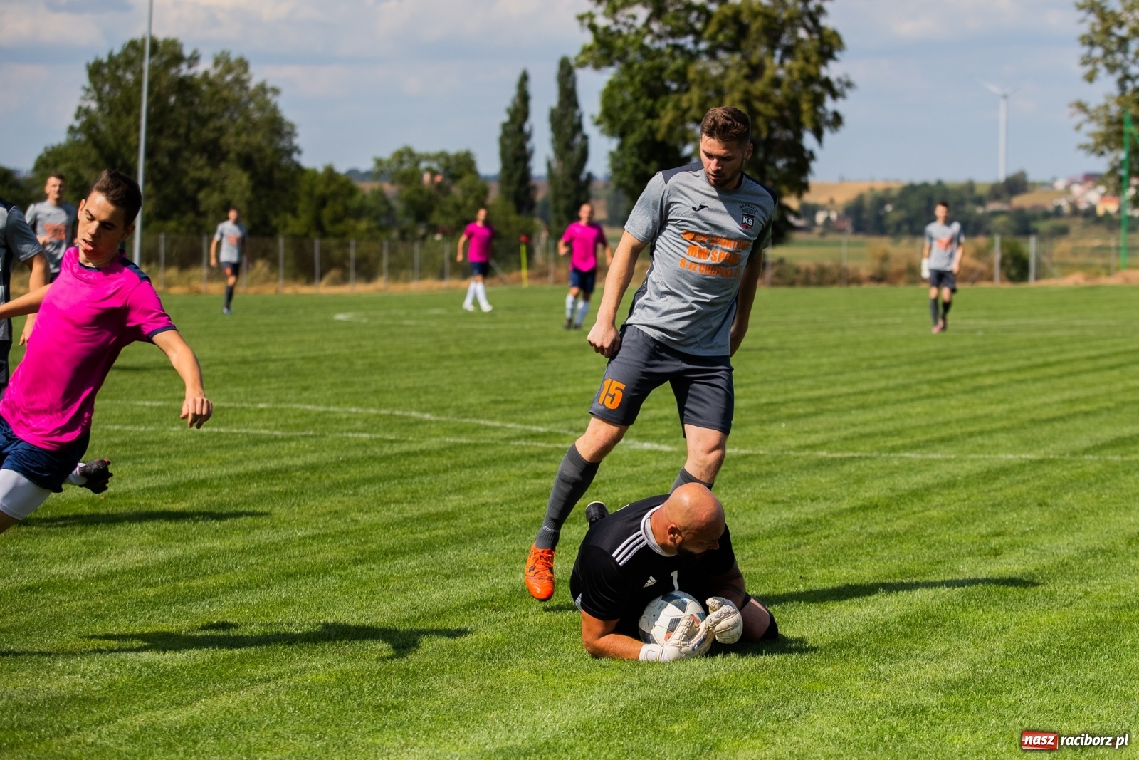 Zdjęcie w galerii na portalu naszraciborz.pl: Błędy defensywy przyczyną porażki. Krzyżanowice lepsze od Borucina wiadomości z regionu