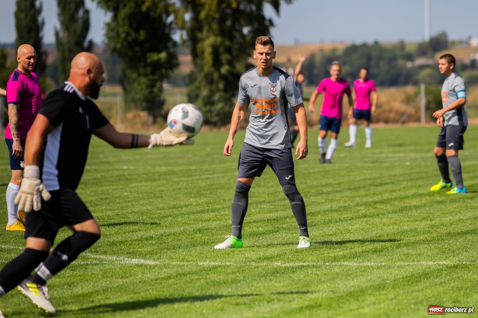 Zdjęcie w galerii na portalu naszraciborz.pl: Błędy defensywy przyczyną porażki. Krzyżanowice lepsze od Borucina wiadomości z regionu