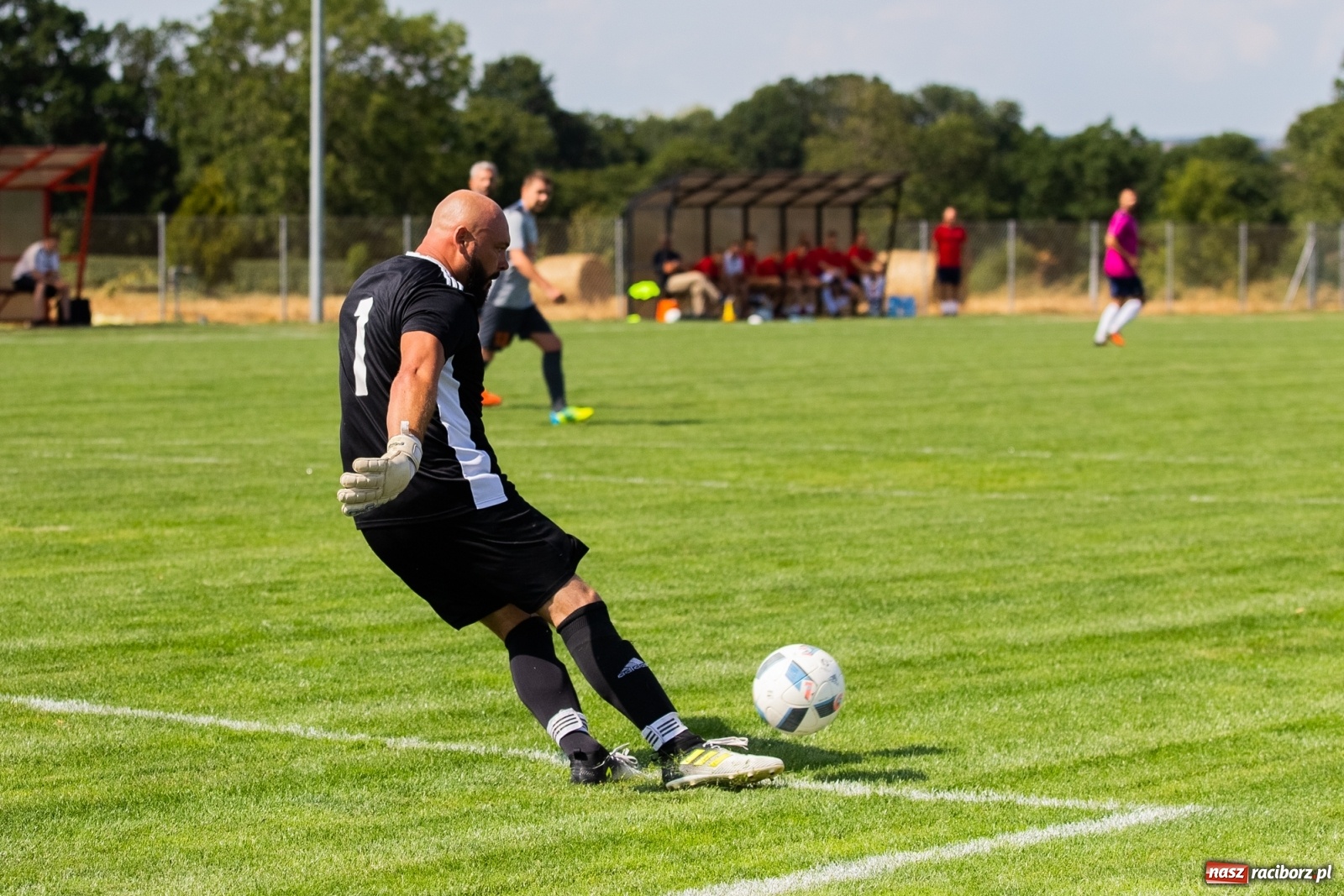 Zdjęcie w galerii na portalu naszraciborz.pl: Błędy defensywy przyczyną porażki. Krzyżanowice lepsze od Borucina wiadomości z regionu