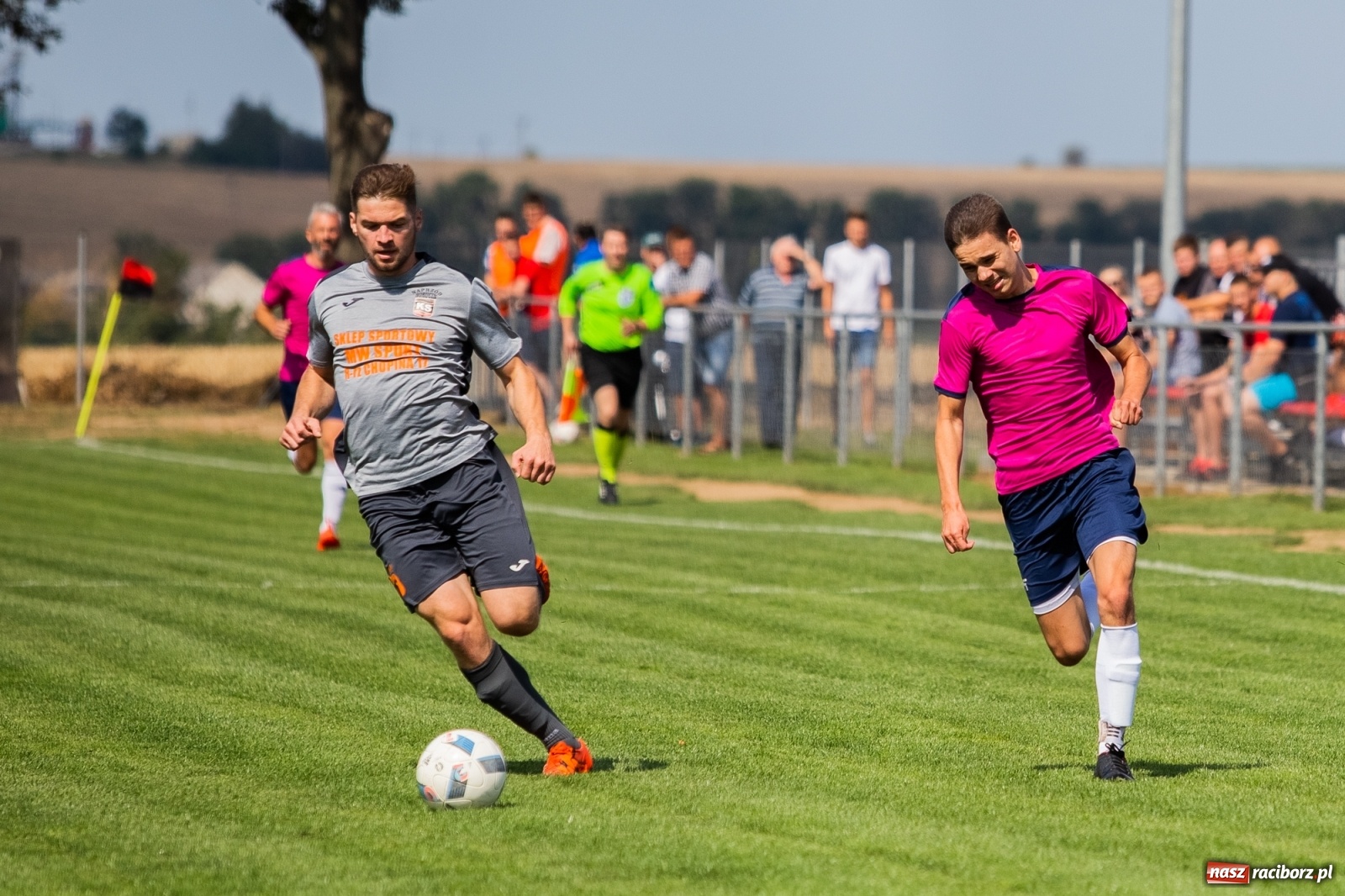 Zdjęcie w galerii na portalu naszraciborz.pl: Błędy defensywy przyczyną porażki. Krzyżanowice lepsze od Borucina wiadomości z regionu