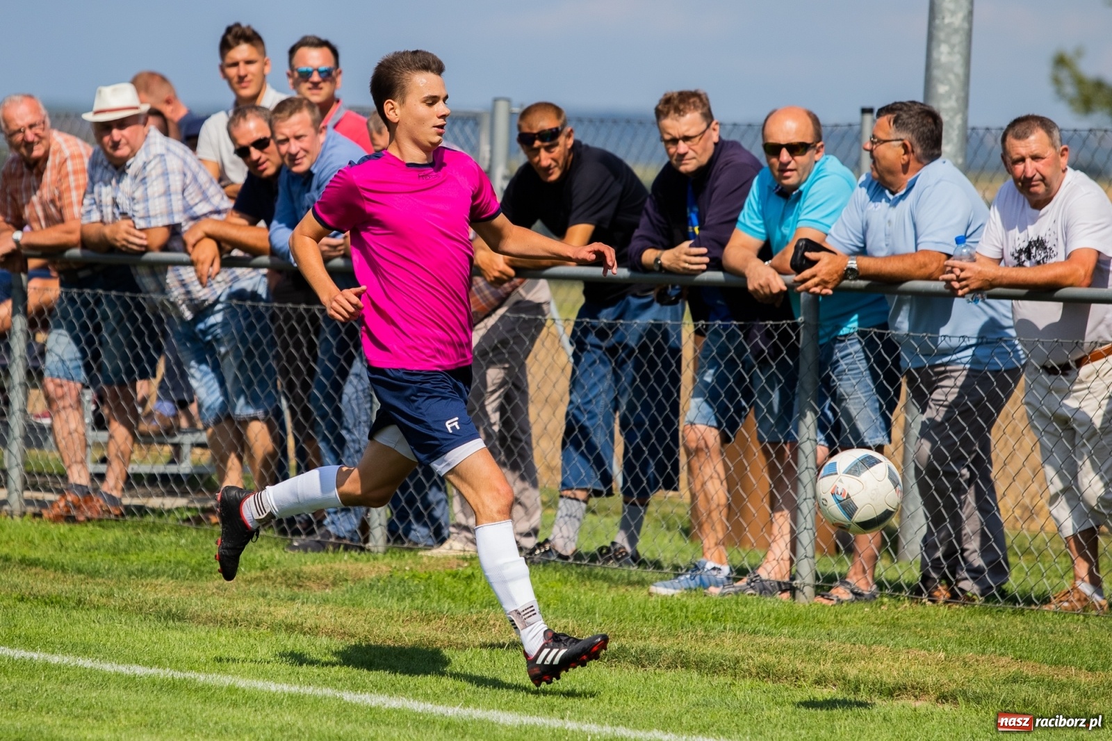 Zdjęcie w galerii na portalu naszraciborz.pl: Błędy defensywy przyczyną porażki. Krzyżanowice lepsze od Borucina wiadomości z regionu