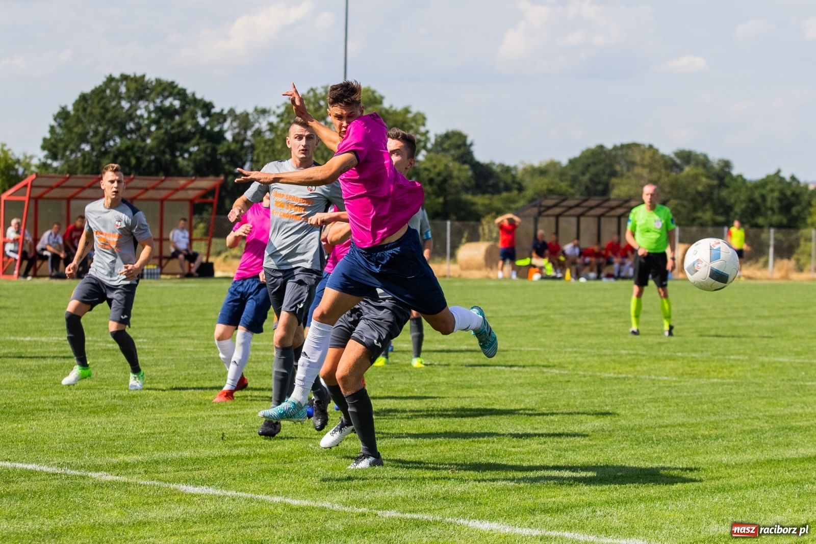 Zdjęcie w galerii na portalu naszraciborz.pl: Błędy defensywy przyczyną porażki. Krzyżanowice lepsze od Borucina wiadomości z regionu