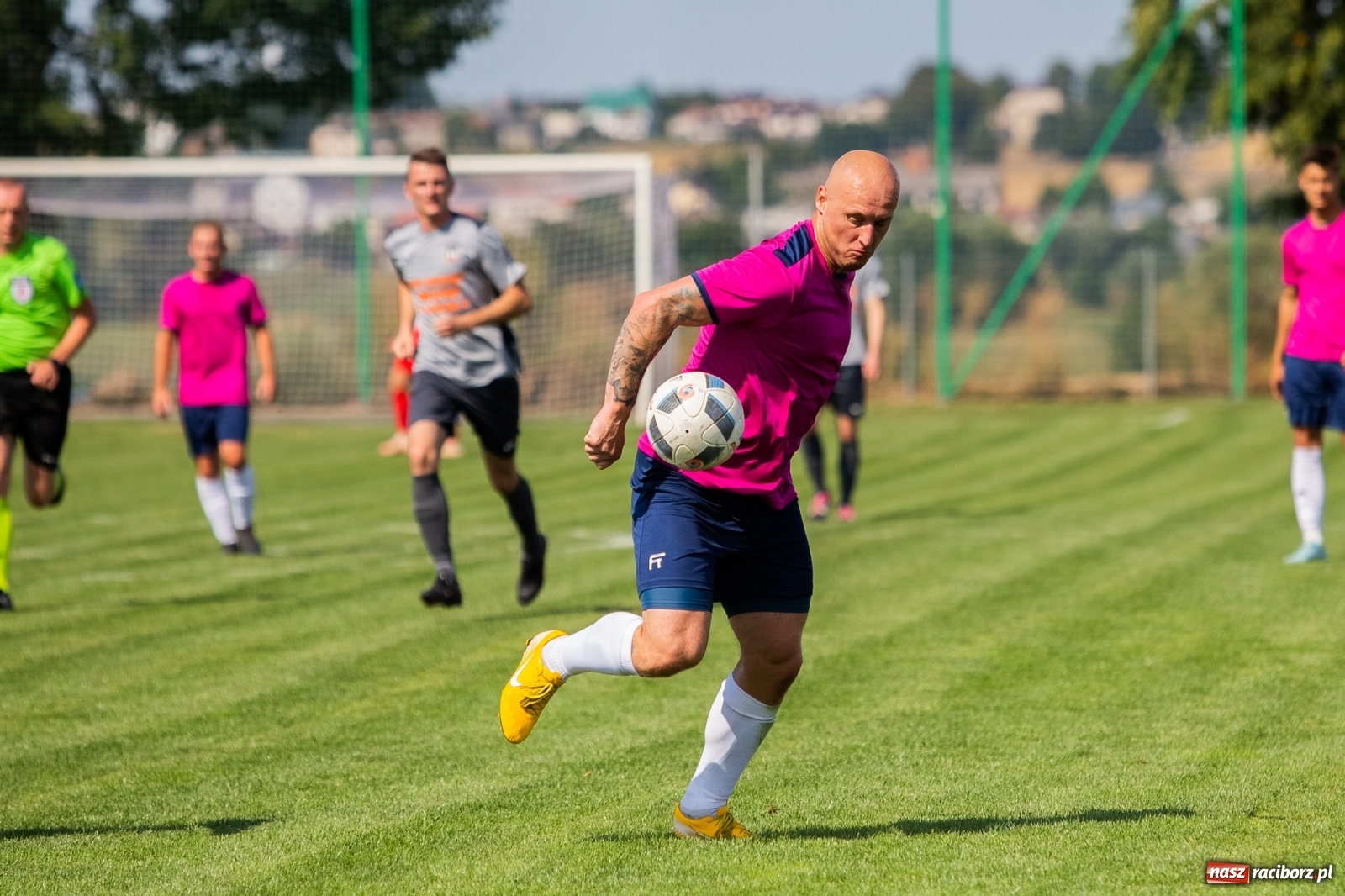 Zdjęcie w galerii na portalu naszraciborz.pl: Błędy defensywy przyczyną porażki. Krzyżanowice lepsze od Borucina wiadomości z regionu