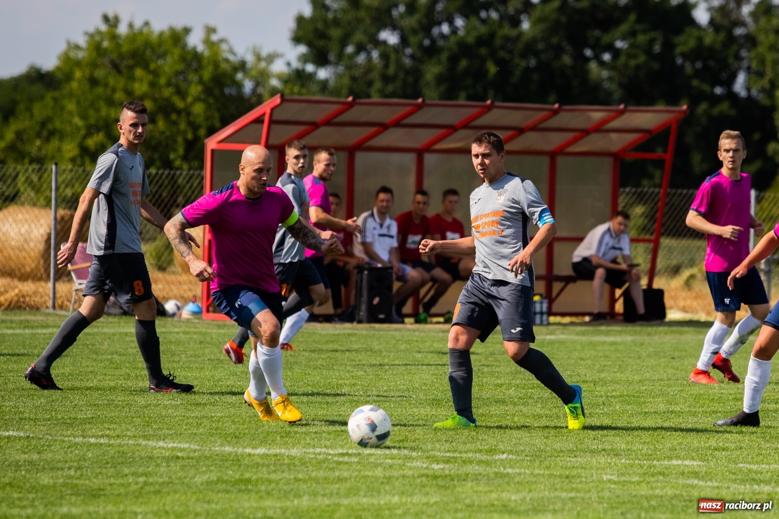 Zdjęcie w galerii na portalu naszraciborz.pl: Błędy defensywy przyczyną porażki. Krzyżanowice lepsze od Borucina wiadomości z regionu