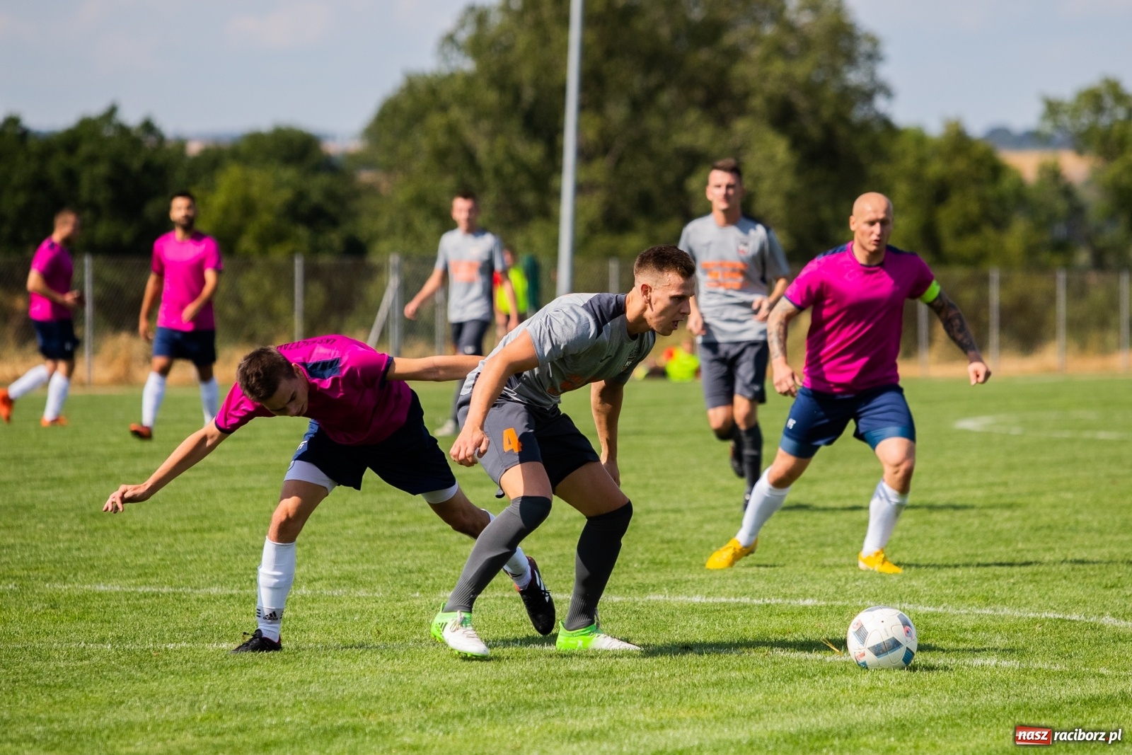 Zdjęcie w galerii na portalu naszraciborz.pl: Błędy defensywy przyczyną porażki. Krzyżanowice lepsze od Borucina wiadomości z regionu