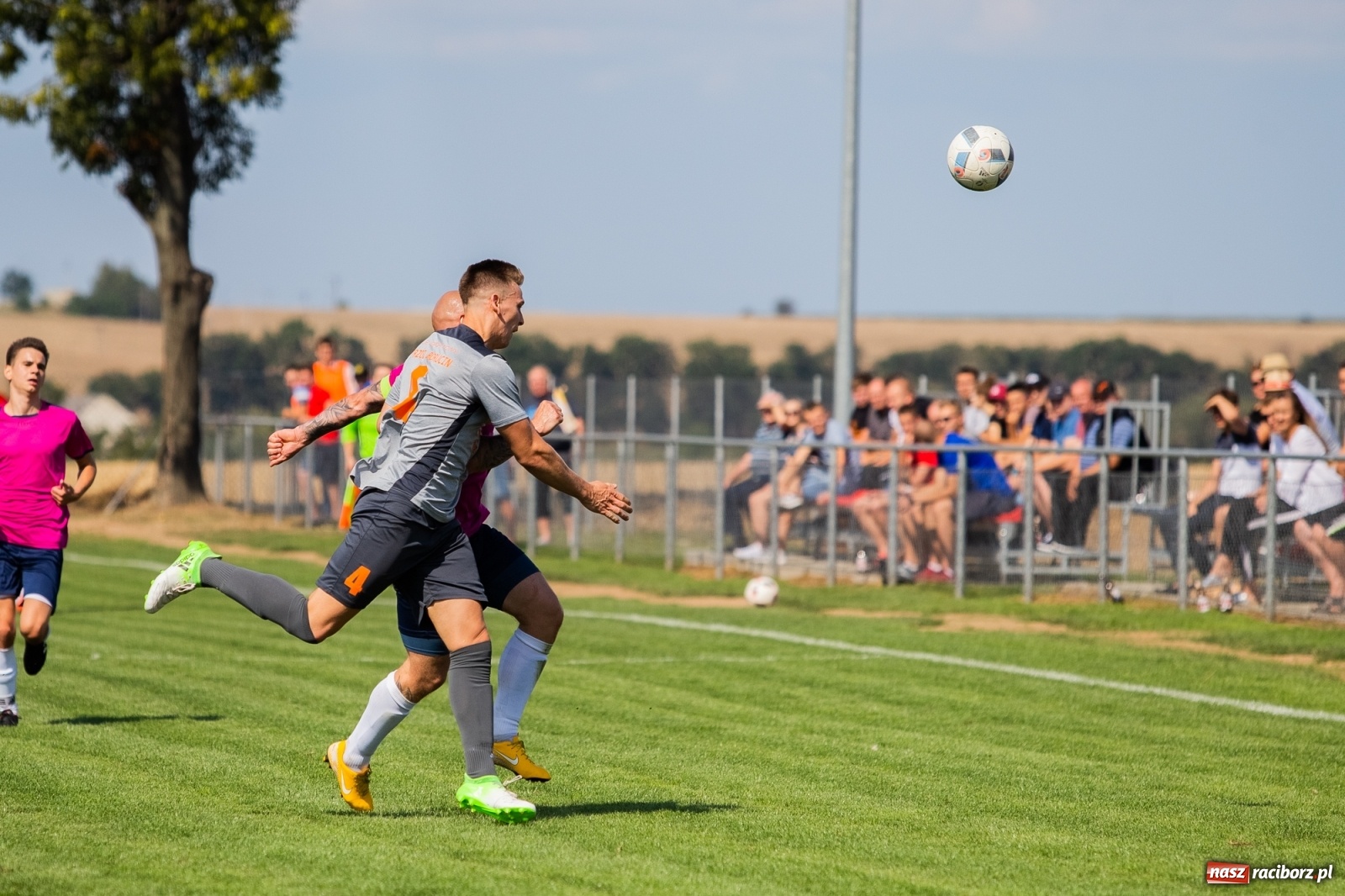 Zdjęcie w galerii na portalu naszraciborz.pl: Błędy defensywy przyczyną porażki. Krzyżanowice lepsze od Borucina wiadomości z regionu
