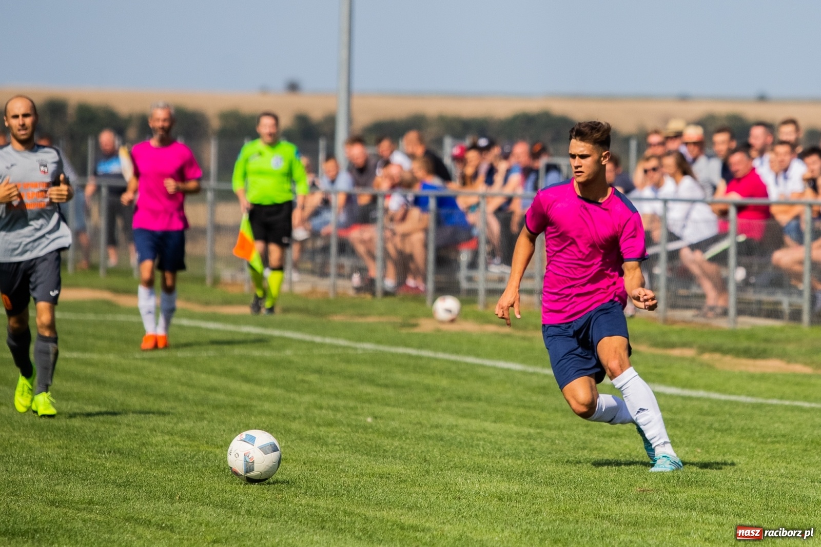 Zdjęcie w galerii na portalu naszraciborz.pl: Błędy defensywy przyczyną porażki. Krzyżanowice lepsze od Borucina wiadomości z regionu