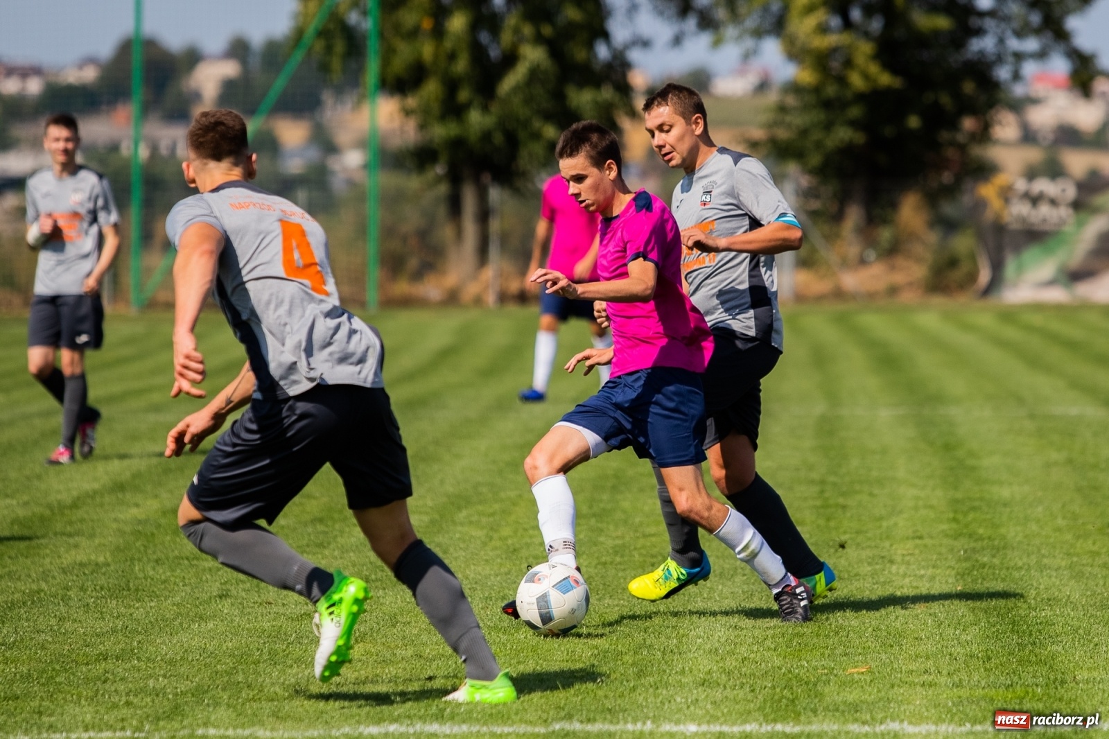 Zdjęcie w galerii na portalu naszraciborz.pl: Błędy defensywy przyczyną porażki. Krzyżanowice lepsze od Borucina wiadomości z regionu