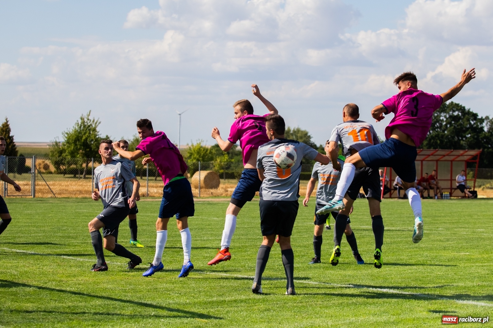 Zdjęcie w galerii na portalu naszraciborz.pl: Błędy defensywy przyczyną porażki. Krzyżanowice lepsze od Borucina wiadomości z regionu