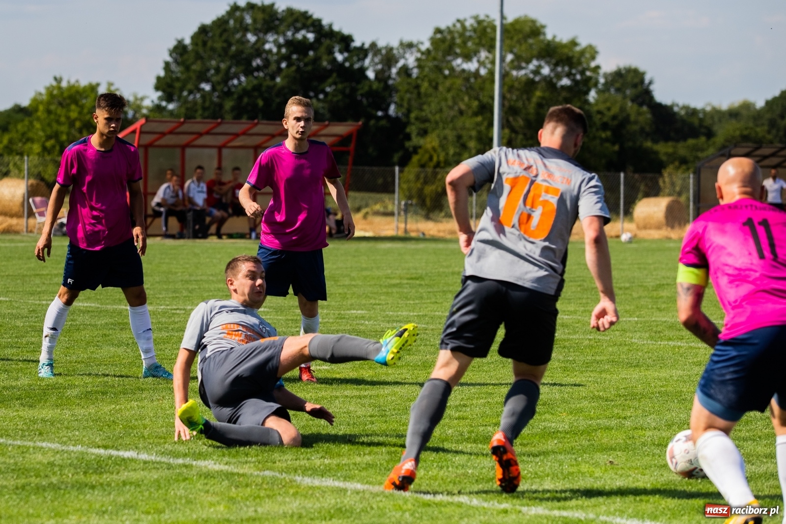 Zdjęcie w galerii na portalu naszraciborz.pl: Błędy defensywy przyczyną porażki. Krzyżanowice lepsze od Borucina wiadomości z regionu