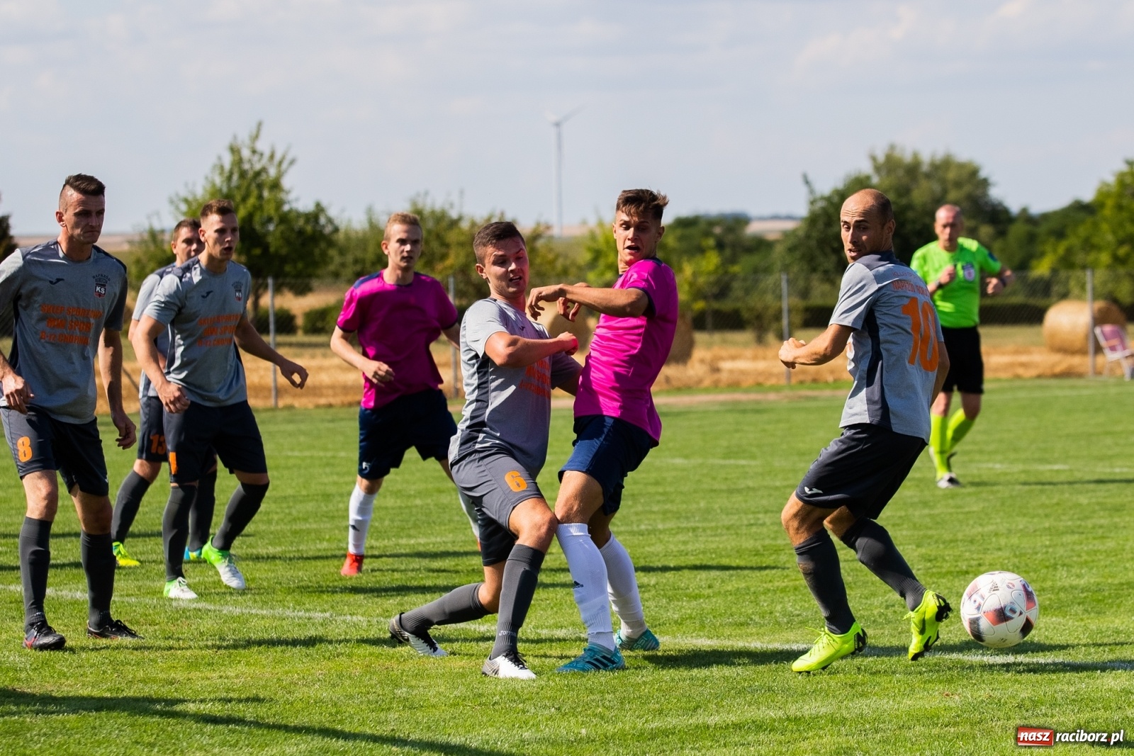 Zdjęcie w galerii na portalu naszraciborz.pl: Błędy defensywy przyczyną porażki. Krzyżanowice lepsze od Borucina wiadomości z regionu