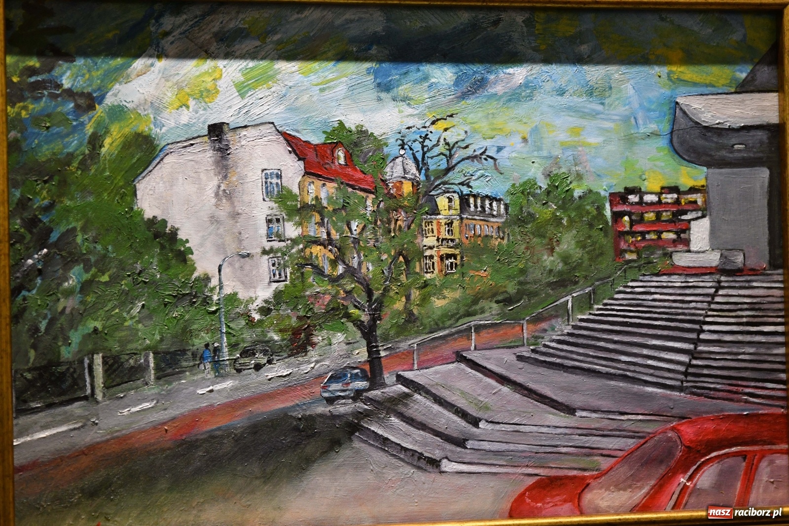 Zdjęcie w galerii na portalu naszraciborz.pl: Racibórz nieoczywisty. Obrazy Piotra Wiedera w książnicy wiadomości z regionu