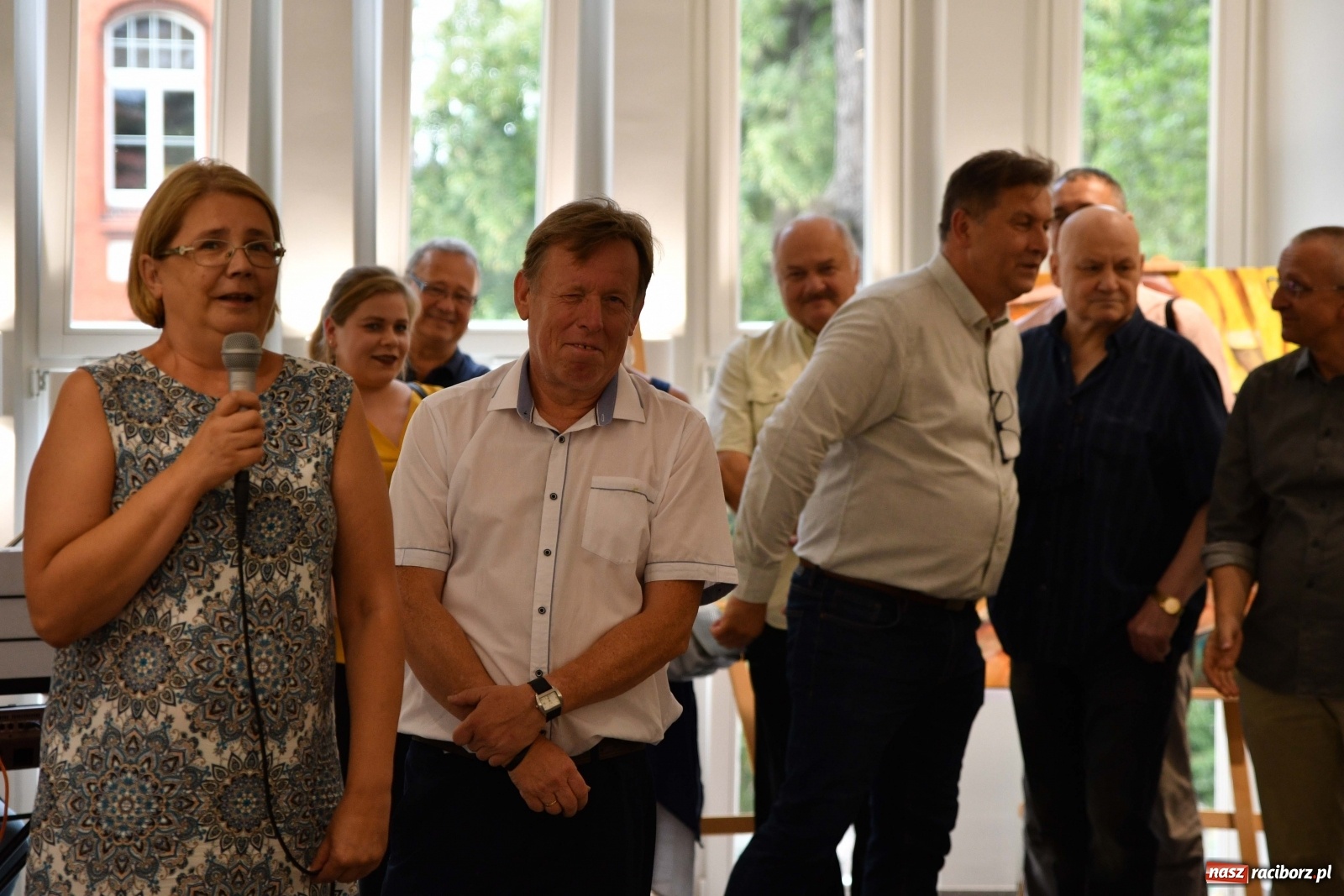 Zdjęcie w galerii na portalu naszraciborz.pl: Racibórz nieoczywisty. Obrazy Piotra Wiedera w książnicy wiadomości z regionu