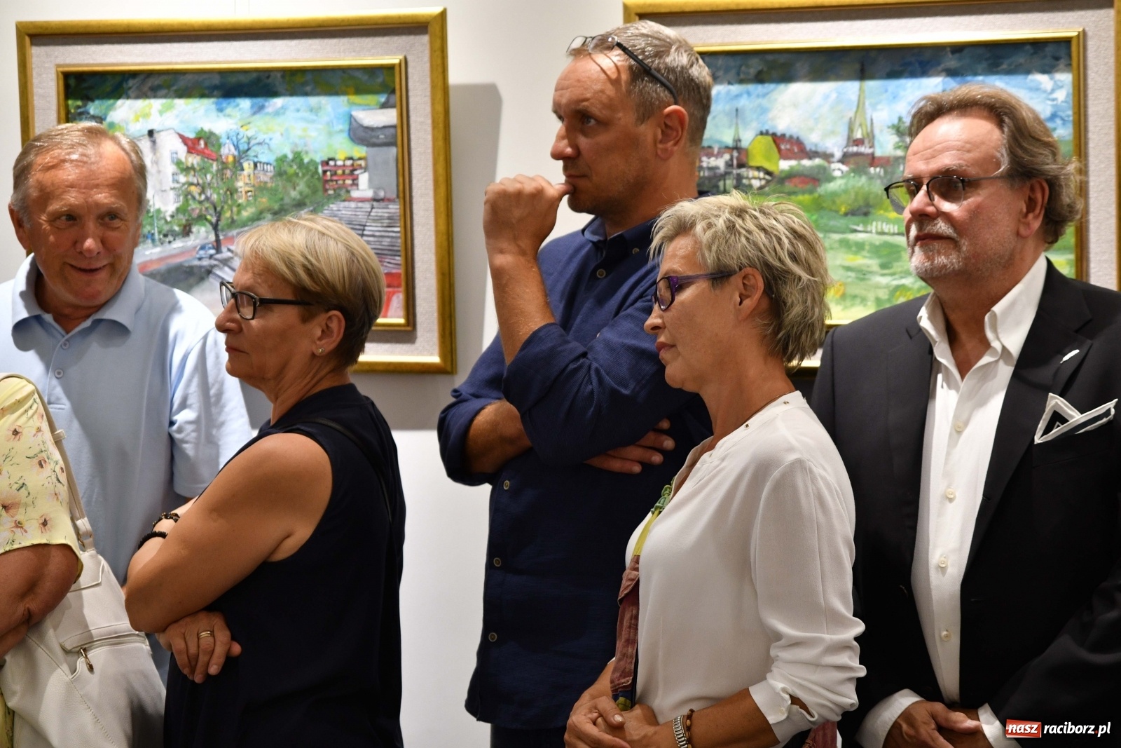 Zdjęcie w galerii na portalu naszraciborz.pl: Racibórz nieoczywisty. Obrazy Piotra Wiedera w książnicy wiadomości z regionu