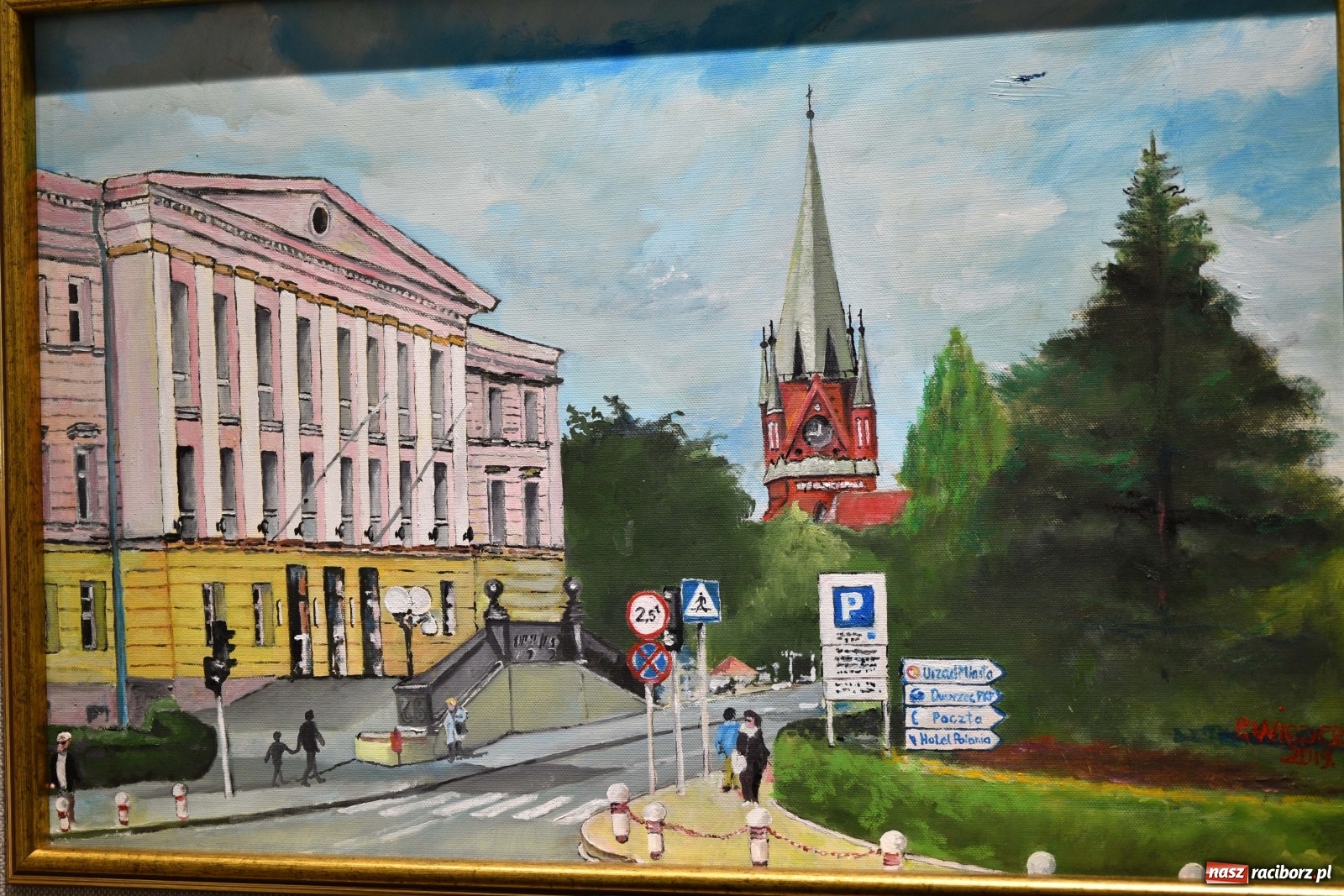 Zdjęcie w galerii na portalu naszraciborz.pl: Racibórz nieoczywisty. Obrazy Piotra Wiedera w książnicy wiadomości z regionu