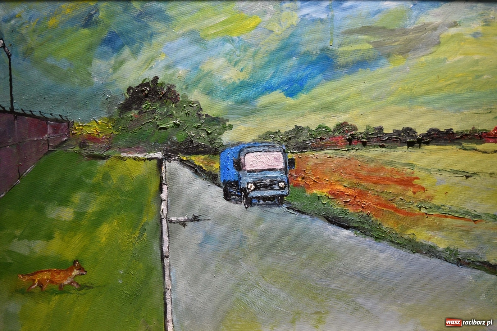 Zdjęcie w galerii na portalu naszraciborz.pl: Racibórz nieoczywisty. Obrazy Piotra Wiedera w książnicy wiadomości z regionu