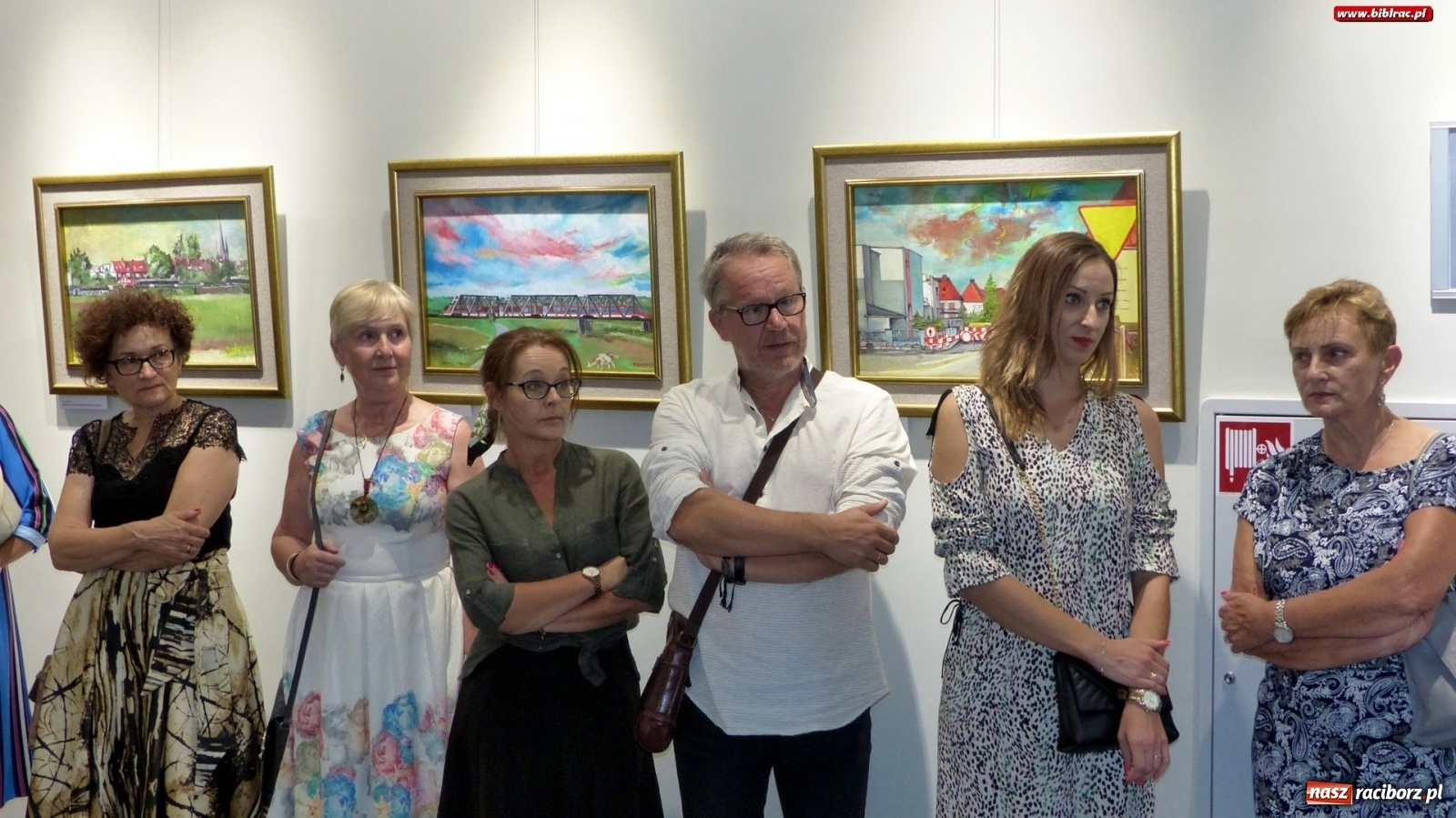 Zdjęcie w galerii na portalu naszraciborz.pl: Racibórz nieoczywisty. Obrazy Piotra Wiedera w książnicy wiadomości z regionu