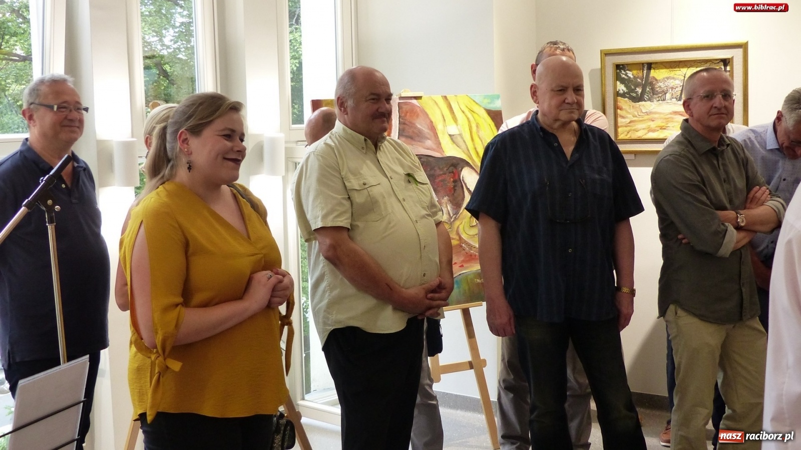 Zdjęcie w galerii na portalu naszraciborz.pl: Racibórz nieoczywisty. Obrazy Piotra Wiedera w książnicy wiadomości z regionu