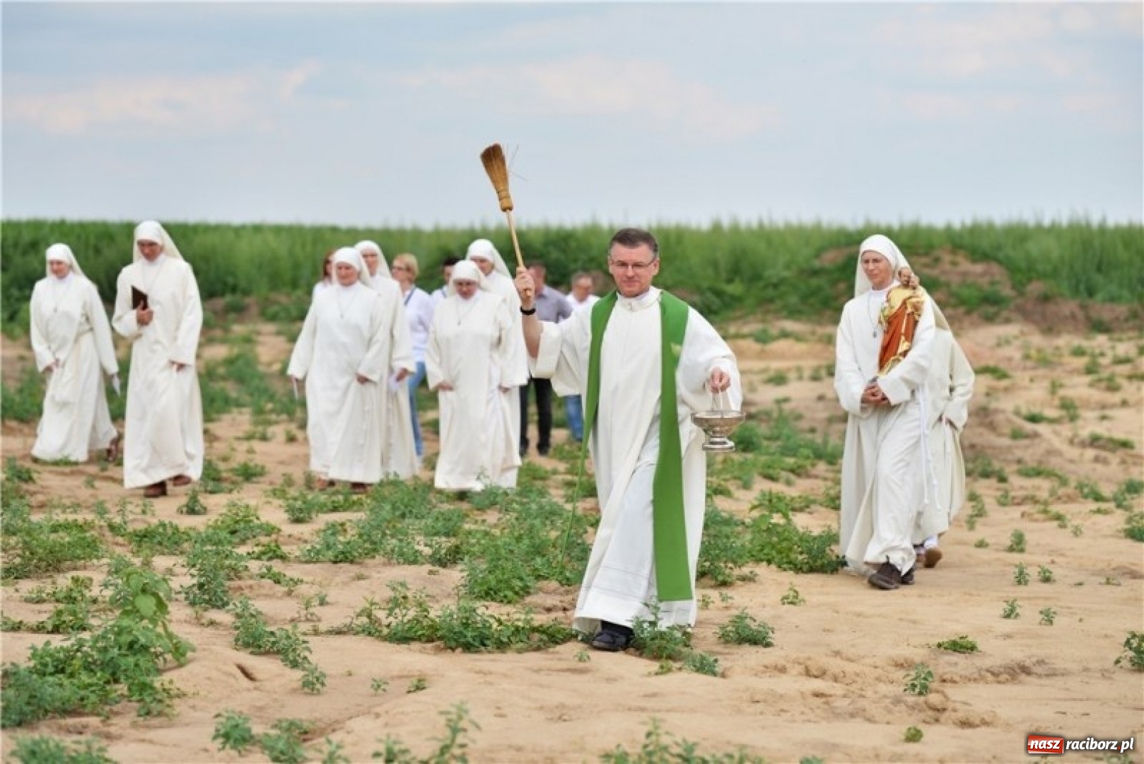 Zdjęcie w galerii na portalu naszraciborz.pl: Eko-Okna budują w Pietrowicach dom zakonny wiadomości z regionu
