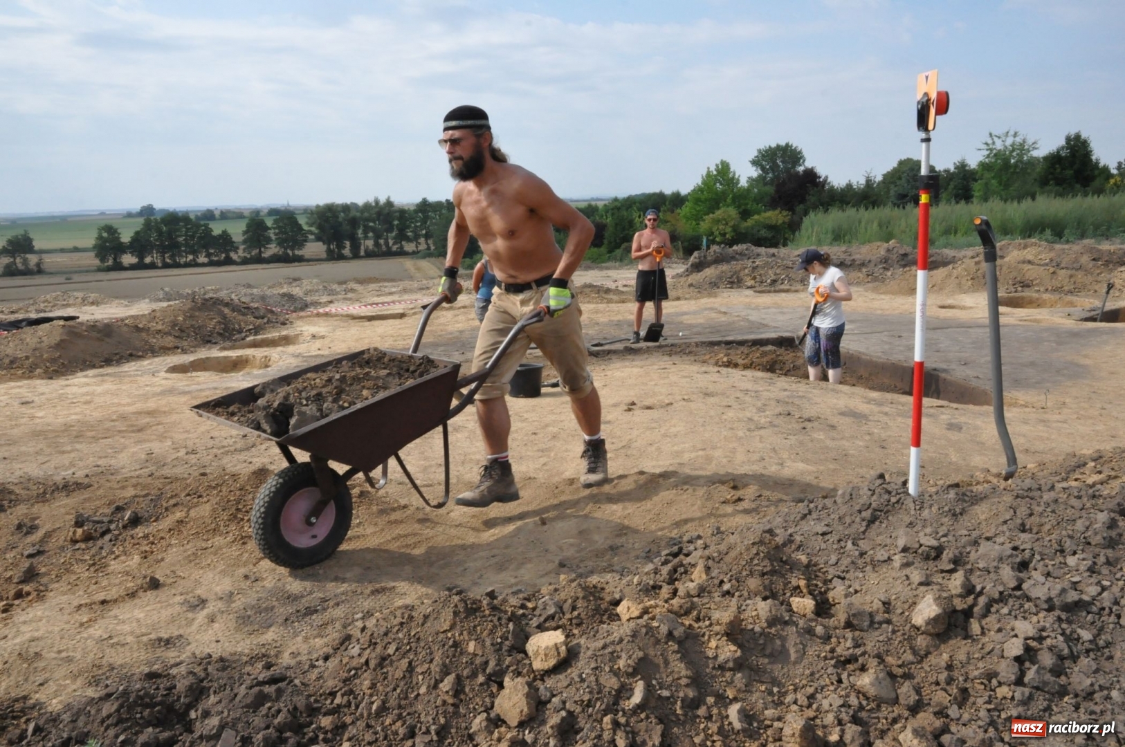 Zdjęcie w galerii na portalu naszraciborz.pl: Eko-Okna budują w Pietrowicach dom zakonny wiadomości z regionu