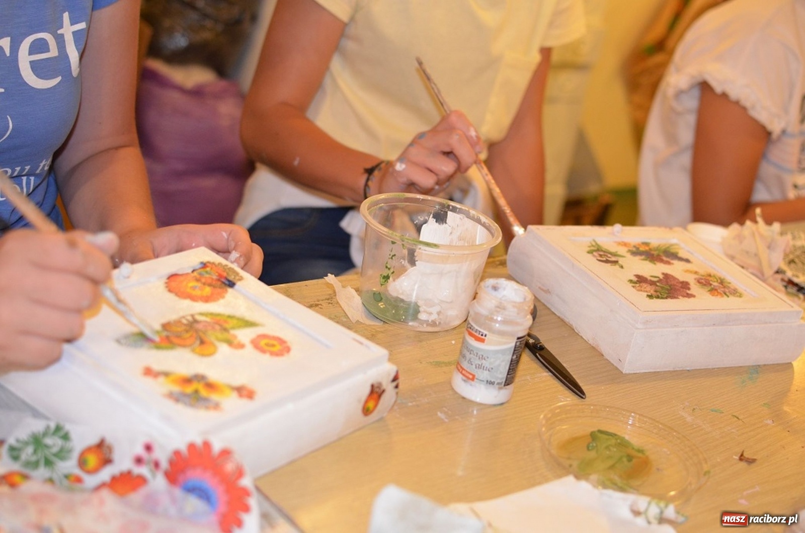 Zdjęcie w galerii na portalu naszraciborz.pl: Letnia przygoda z decoupage w Raciborzu wiadomości z regionu