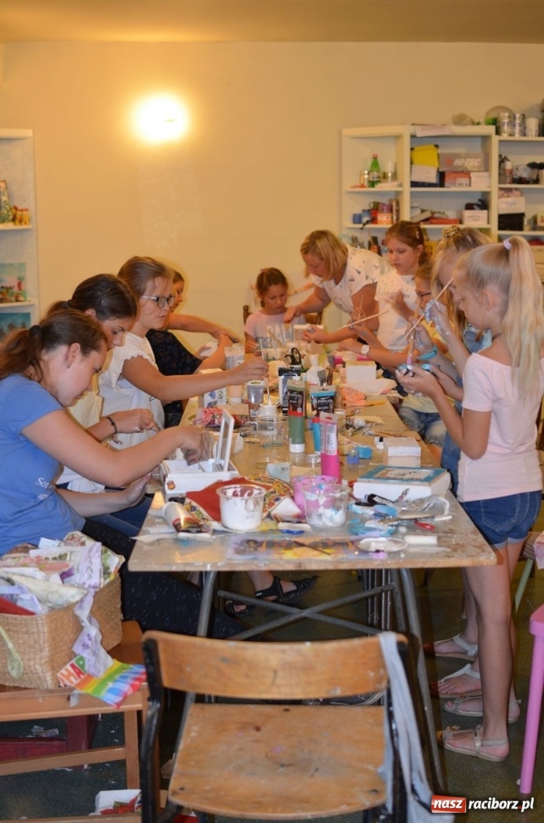 Zdjęcie w galerii na portalu naszraciborz.pl: Letnia przygoda z decoupage w Raciborzu wiadomości z regionu