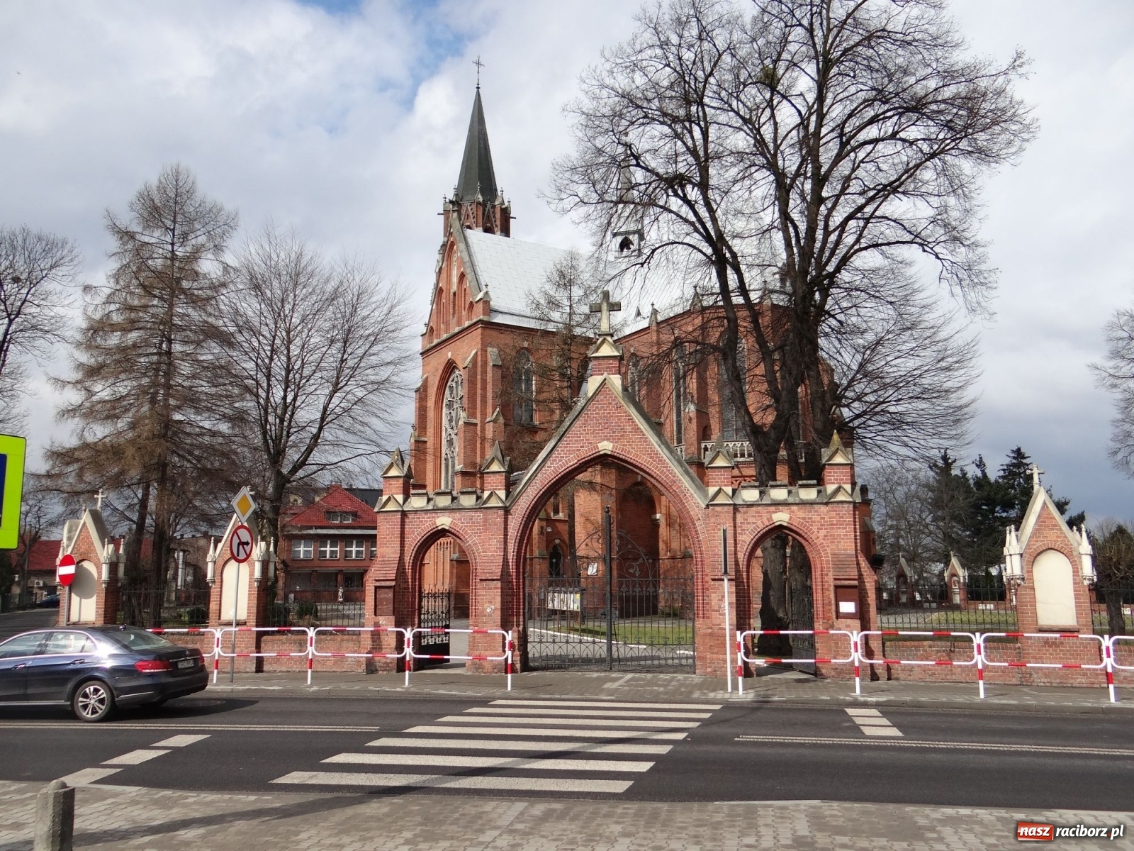 Zdjęcie w galerii na portalu naszraciborz.pl: Kartka z kalendarza. Samodzielny proboszcz na Ostrogu wiadomości z regionu