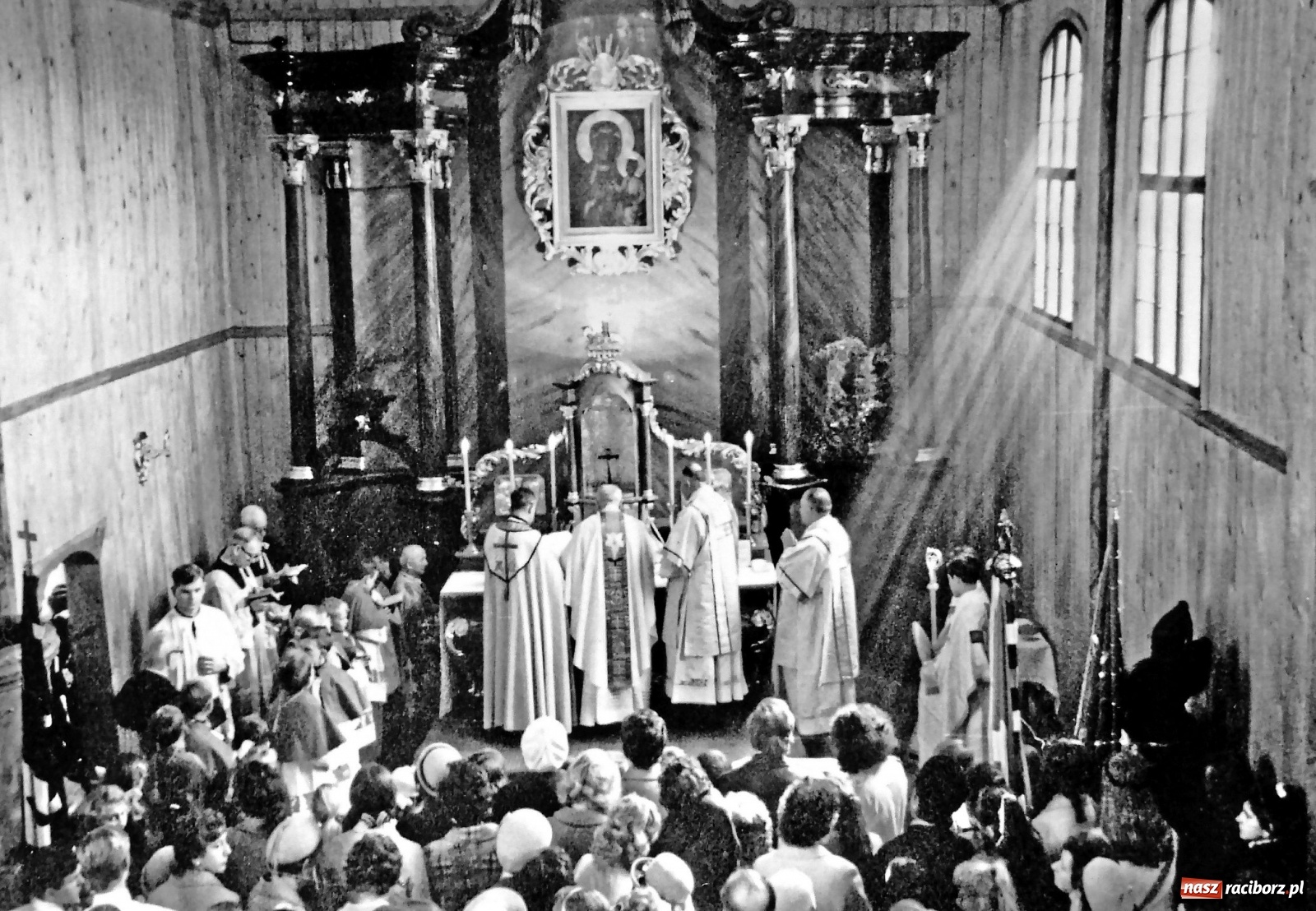 Zdjęcie w galerii na portalu naszraciborz.pl: Kartka z kalendarza. Samodzielny proboszcz na Ostrogu wiadomości z regionu