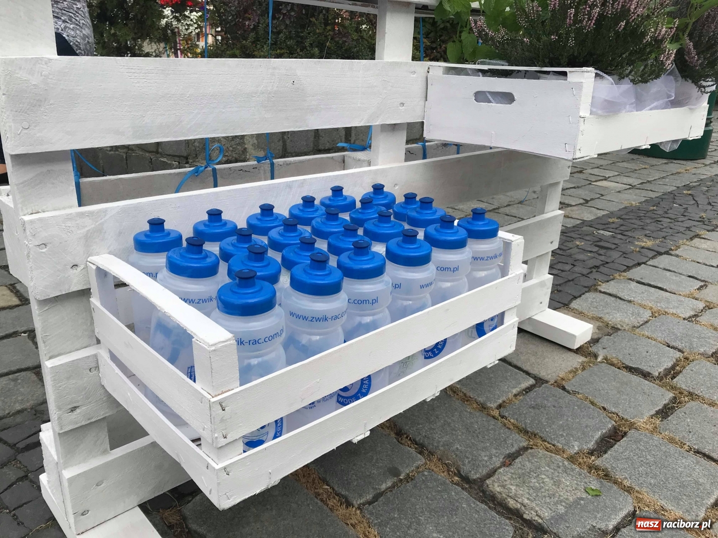 Zdjęcie w galerii na portalu naszraciborz.pl: Na raciborskim Rynku stanął zdrój [FOTO] wiadomości z regionu