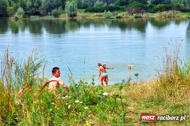 Zdjęcie w galerii na portalu naszraciborz.pl: W Raciborzu kąpiel tylko na dziko wiadomości z regionu
