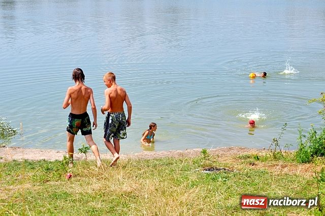 Zdjęcie w galerii na portalu naszraciborz.pl: W Raciborzu kąpiel tylko na dziko wiadomości z regionu