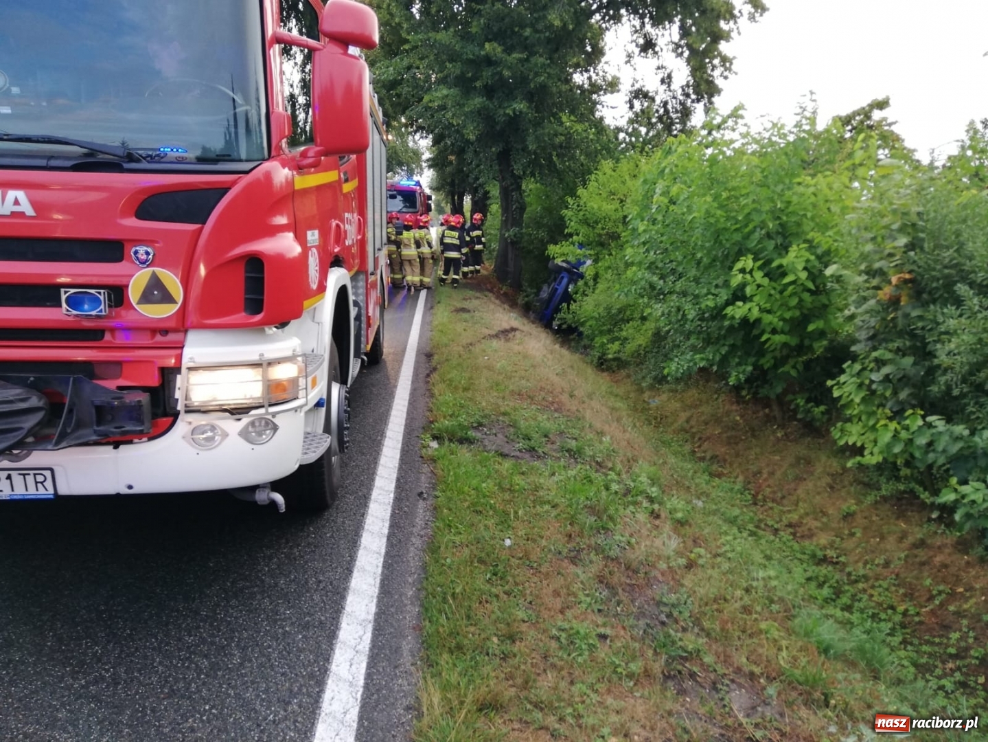 Zdjęcie w galerii na portalu naszraciborz.pl: Dachowanie na Opawskiej [FOTO] wiadomości z regionu
