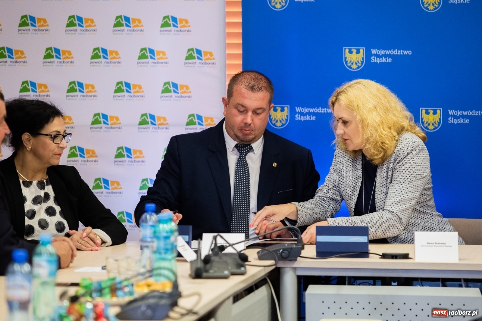 Zdjęcie w galerii na portalu naszraciborz.pl: Inicjatywa sołecka 2019. W Raciborzu podpisano umowy [FOTO] wiadomości z regionu