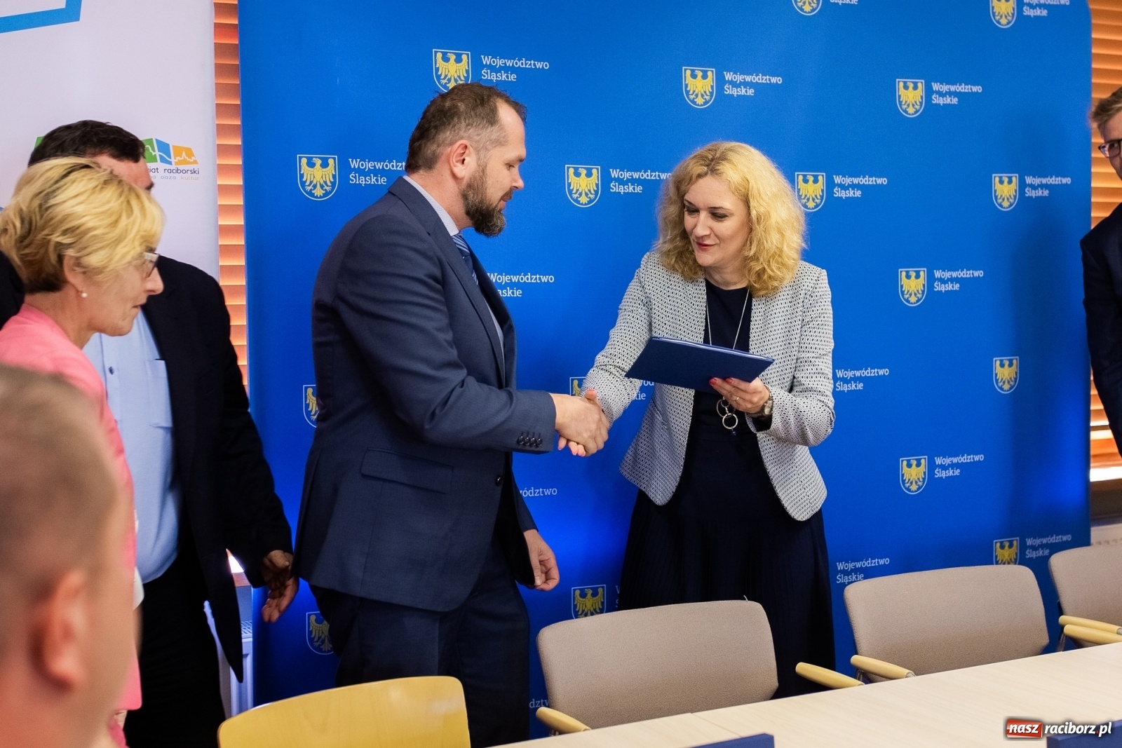 Zdjęcie w galerii na portalu naszraciborz.pl: Inicjatywa sołecka 2019. W Raciborzu podpisano umowy [FOTO] wiadomości z regionu