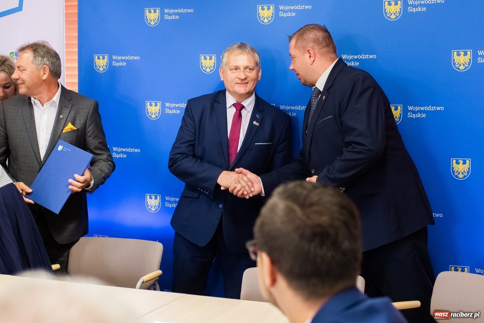 Zdjęcie w galerii na portalu naszraciborz.pl: Inicjatywa sołecka 2019. W Raciborzu podpisano umowy [FOTO] wiadomości z regionu