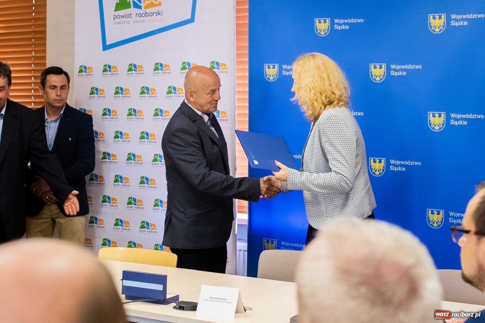 Zdjęcie w galerii na portalu naszraciborz.pl: Inicjatywa sołecka 2019. W Raciborzu podpisano umowy [FOTO] wiadomości z regionu