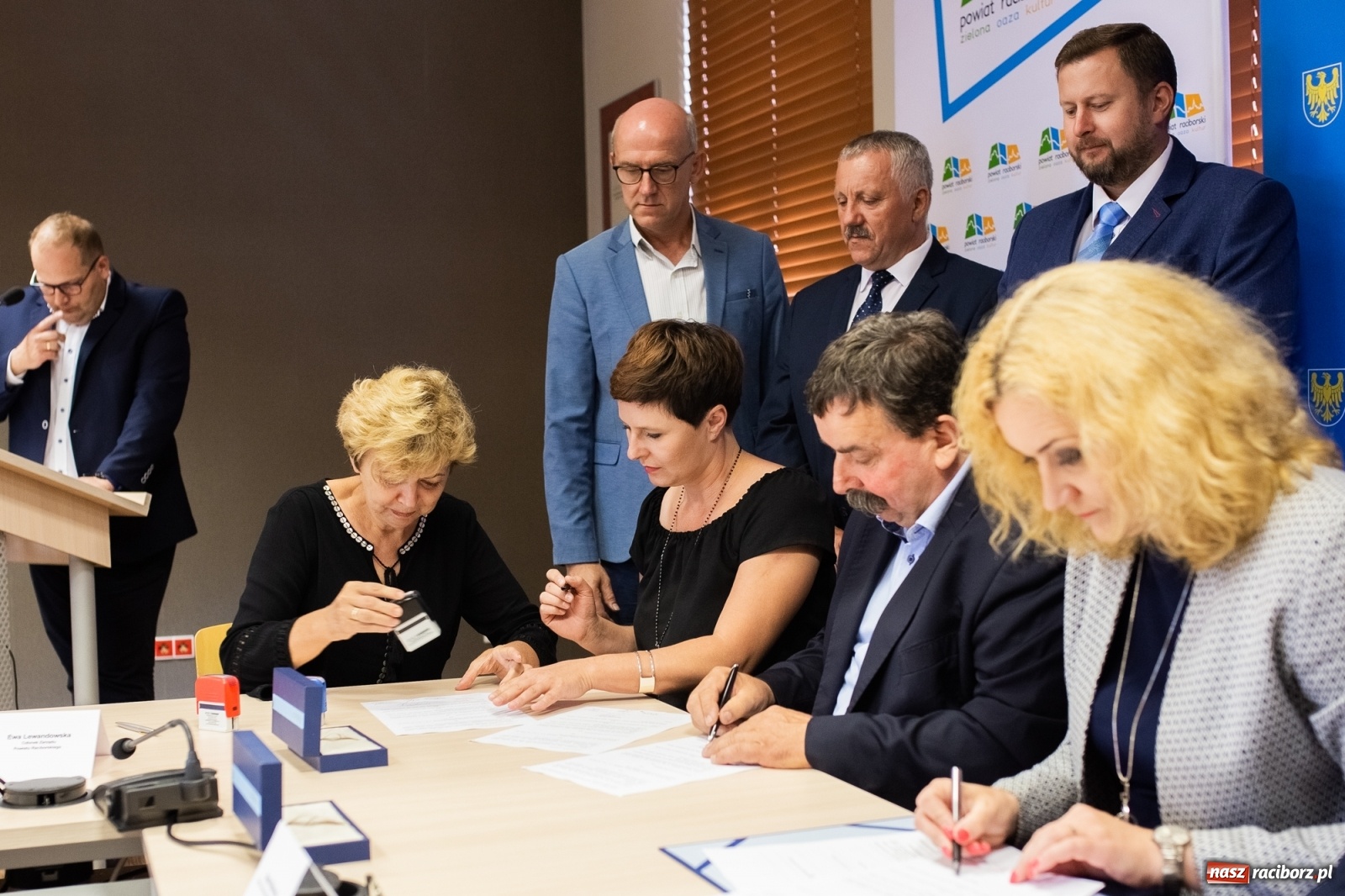 Zdjęcie w galerii na portalu naszraciborz.pl: Inicjatywa sołecka 2019. W Raciborzu podpisano umowy [FOTO] wiadomości z regionu