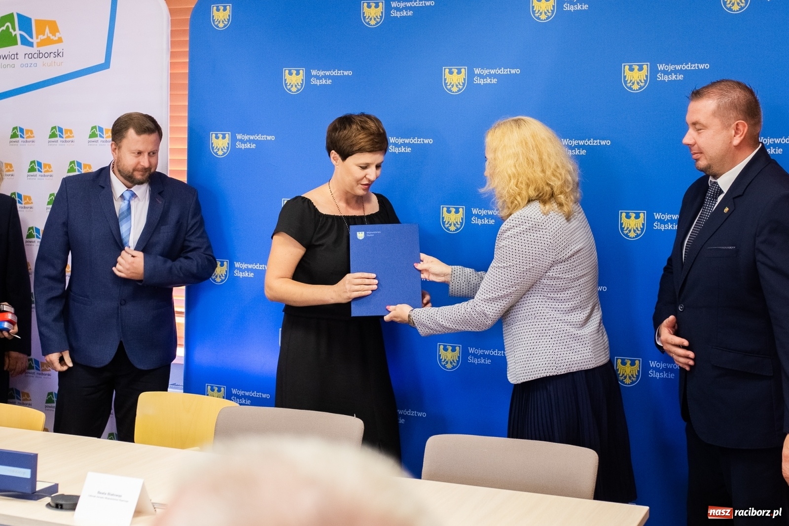 Zdjęcie w galerii na portalu naszraciborz.pl: Inicjatywa sołecka 2019. W Raciborzu podpisano umowy [FOTO] wiadomości z regionu