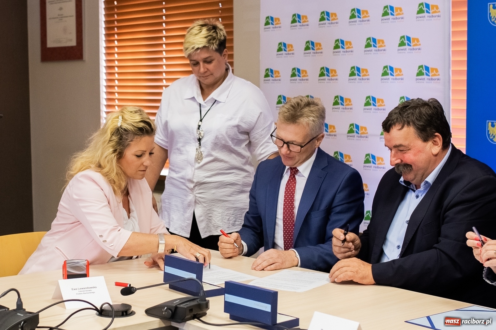 Zdjęcie w galerii na portalu naszraciborz.pl: Inicjatywa sołecka 2019. W Raciborzu podpisano umowy [FOTO] wiadomości z regionu