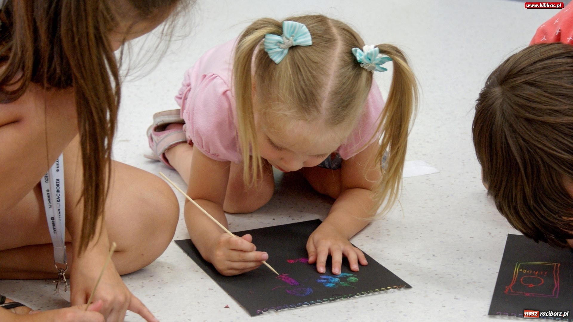 Zdjęcie w galerii na portalu naszraciborz.pl: Magiczny Domek w bibliotece wiadomości z regionu